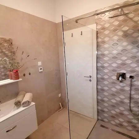 Dubravka - Eine Oase Mit Pool Im Ruhigen Olivenhein Valtura