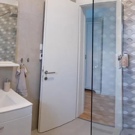 Villa Vila Dubravka - Schoen Und Komfortabel Inmitten Von Olivenbaeumen Und Weinbergen Mit Whirlpool Valtura