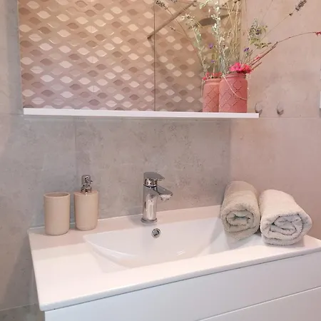 Vila Dubravka - Schoen Und Komfortabel Inmitten Von Olivenbaeumen Und Weinbergen Mit Whirlpool Villa *